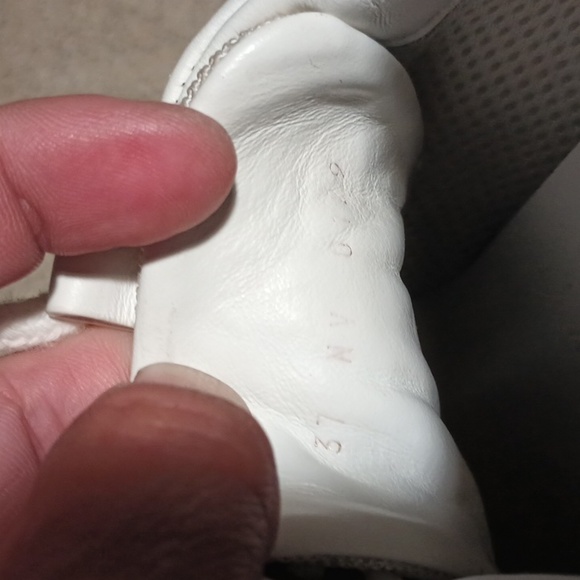 Louis Vuitton,, - Picture 5 of 7